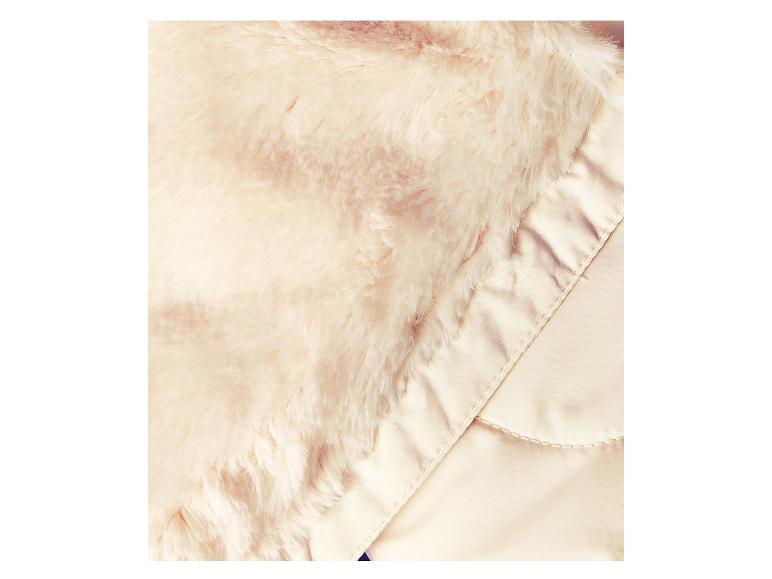 Crèmekleurig imitatiebont en gewatteerde stof.