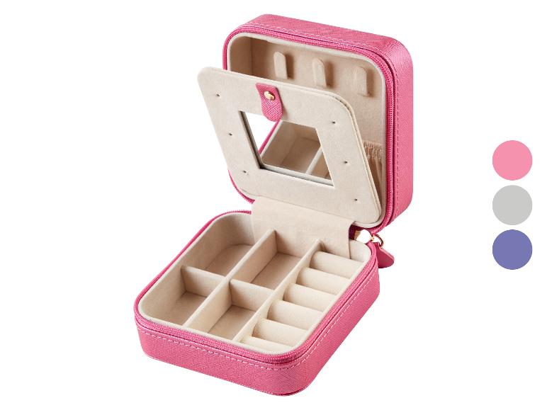 Roze juwelendoosje met spiegel en vakjes voor ringen en oorbellen.