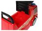 Rode plastic brandweerauto voor kinderen.