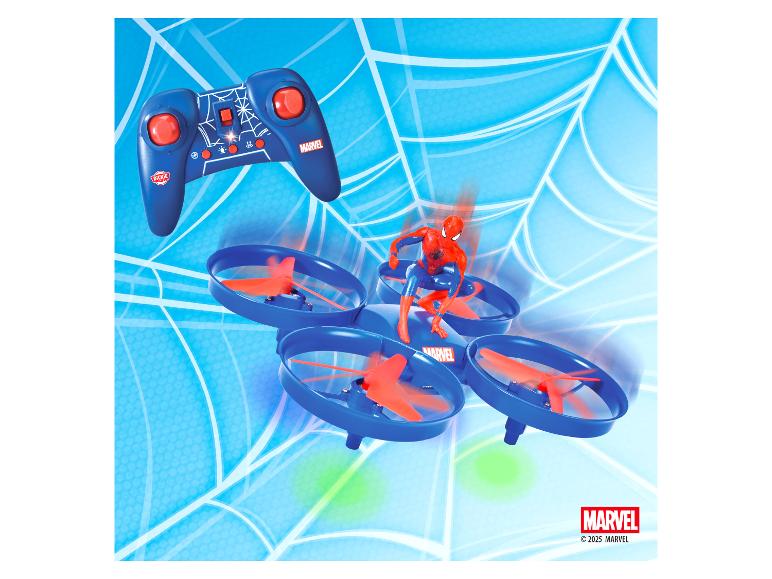 Spider-Man drone met afstandsbediening, op een blauwe spinnenwebachtergrond.