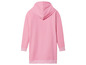 Een roze hoodie jurk met lange mouwen.