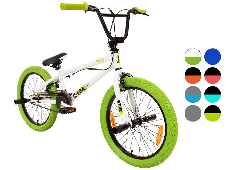 Witte BMX-fiets met felgroene banden en accessoires.
