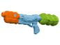 Kleurrijk waterpistool in oranje, blauw en groen met een tornado-logo.