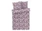Beddengoed en kussenslopen met bloemenprint, paarse tinten.