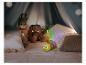 Schildpad nachtlamp projector met knuffels en kussens in een tent.