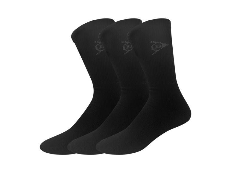 Drie paar zwarte sokken met een klein logo.