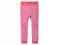 Roze legging met oranje details en textuur, op een witte achtergrond.