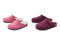Twee paar roze en paarse wollen pantoffels