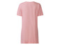 Een roze t-shirtjurk voor dames.
