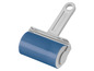 Een blauwe pluizenroller met een witte handgreep.