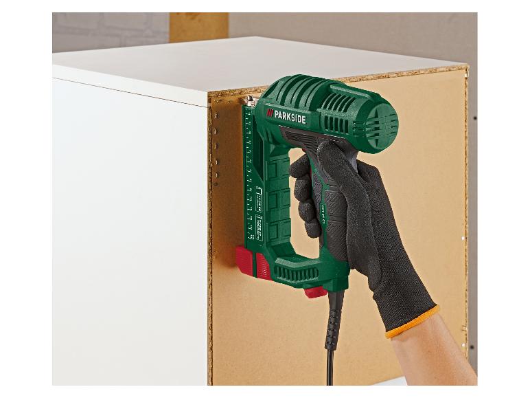 Parkside elektrische nietmachine gebruikt voor het in elkaar zetten van meubels.