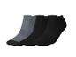 Verpakking van drie paar korte sokken, één grijs en twee zwarte.