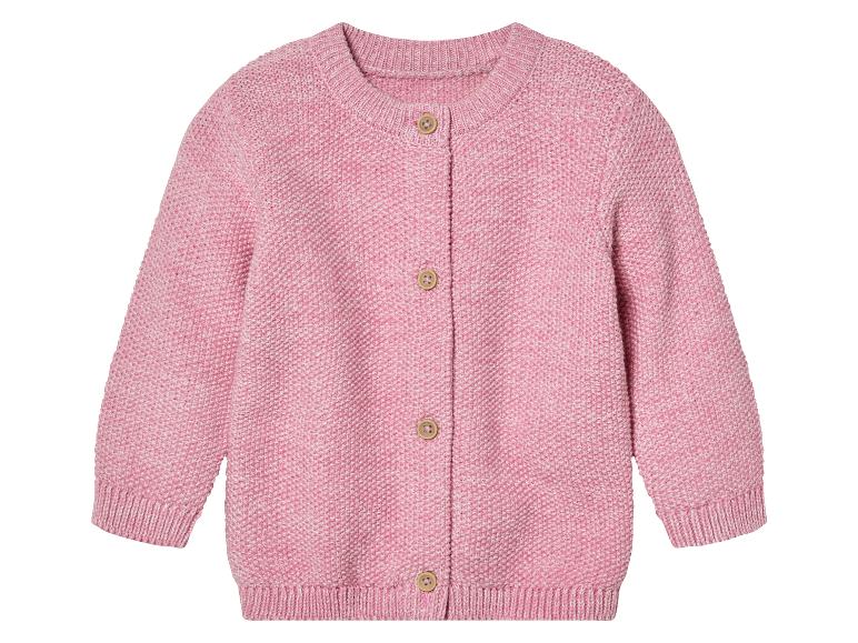 Roze gebreide cardigan voor baby's met knopen.