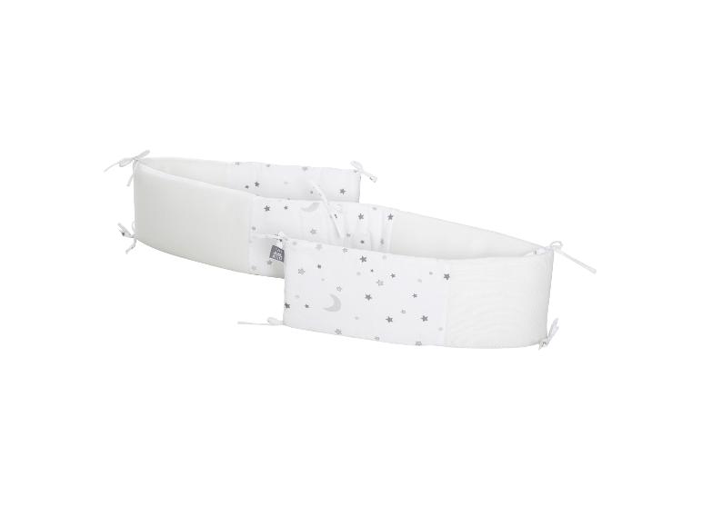 Witte babybedbumper met grijs sterren- en maanpatroon