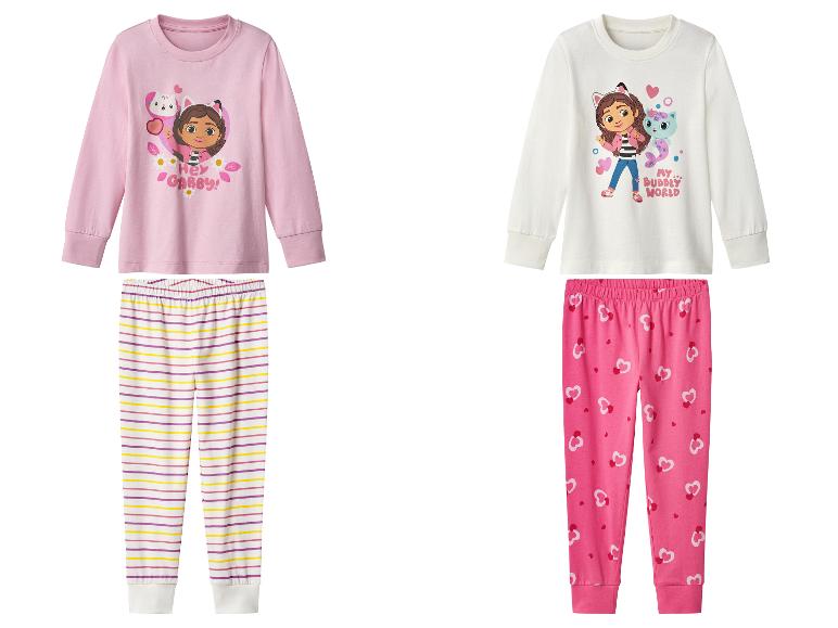 Twee sets Gabby's Dollhouse pyjama's, één roze en één wit.
