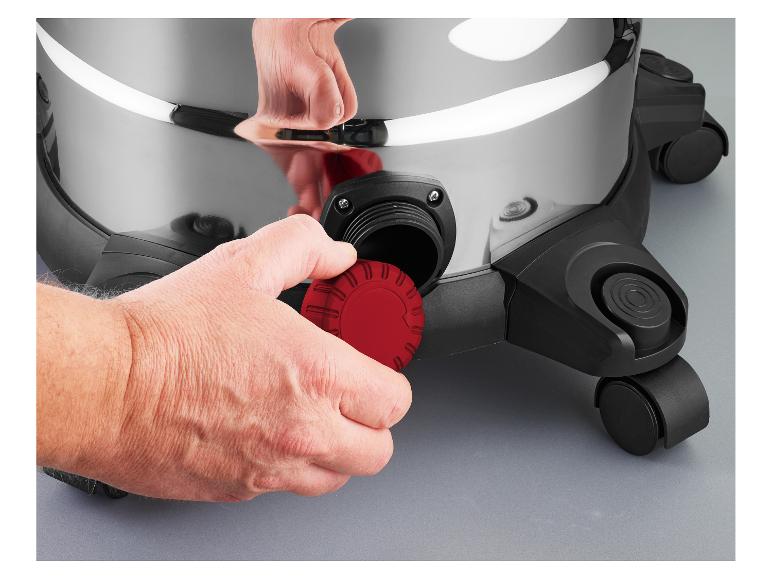 Hand schroeft een rode dop op een zilverkleurige stofzuiger.