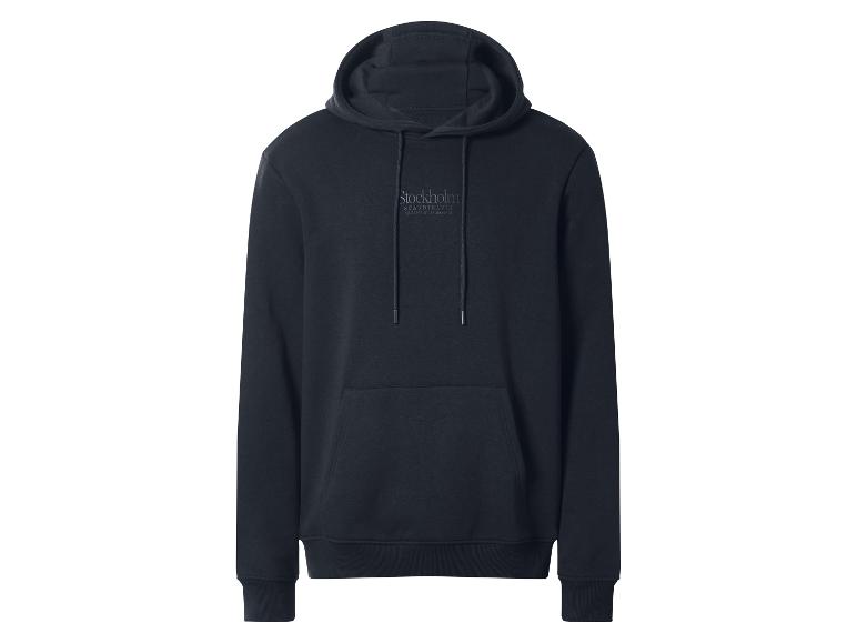 Donkerblauwe hoodie met de tekst 'Stockholm Scandinavia' en coördinaten