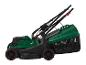 Groene en zwarte elektrische grasmaaier met grasopvangbak