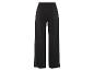 Zwarte, wijde broek met een elastische tailleband.