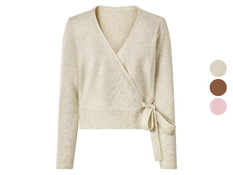 Crèmekleurige gebreide wikkelvest met strik aan de zijkant, met kleurenpalet: beige, bruin, roze.