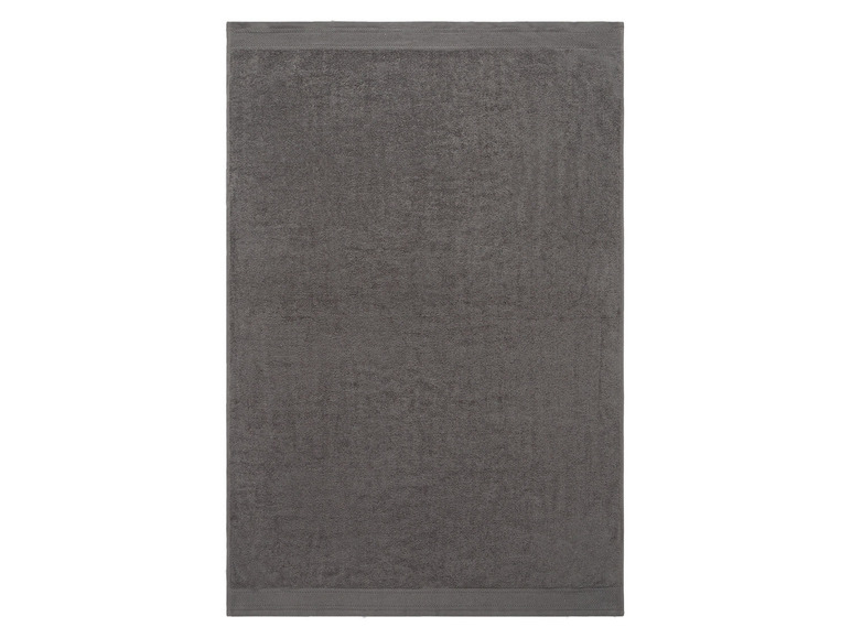 Een grijze badhanddoek