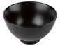 Een zwarte kom voor soep of salade.