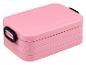 Roze drielaagse lunchbox met zwarte sluitingen