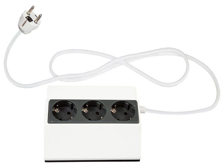 Een witte stekkerdoos met drie stopcontacten.