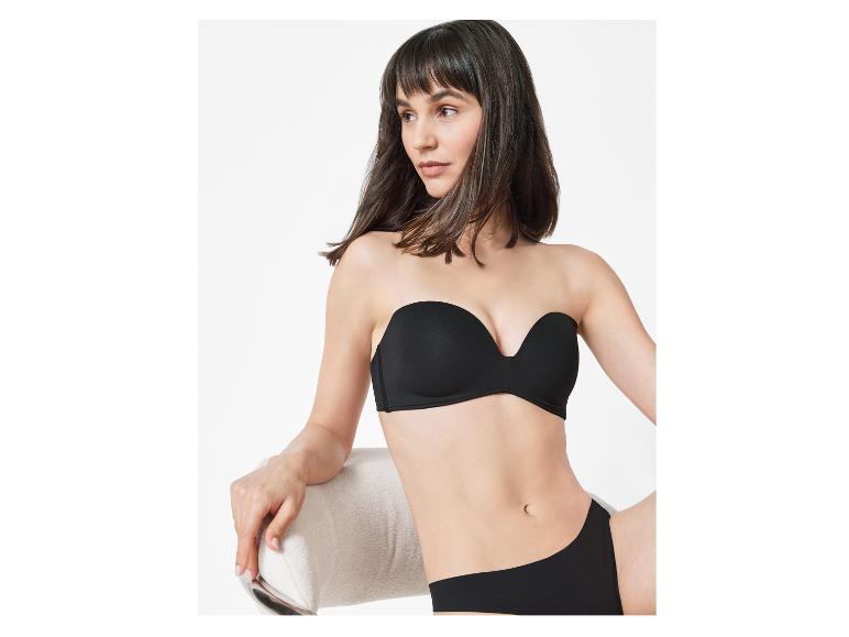 Zwarte strapless bh en slip.