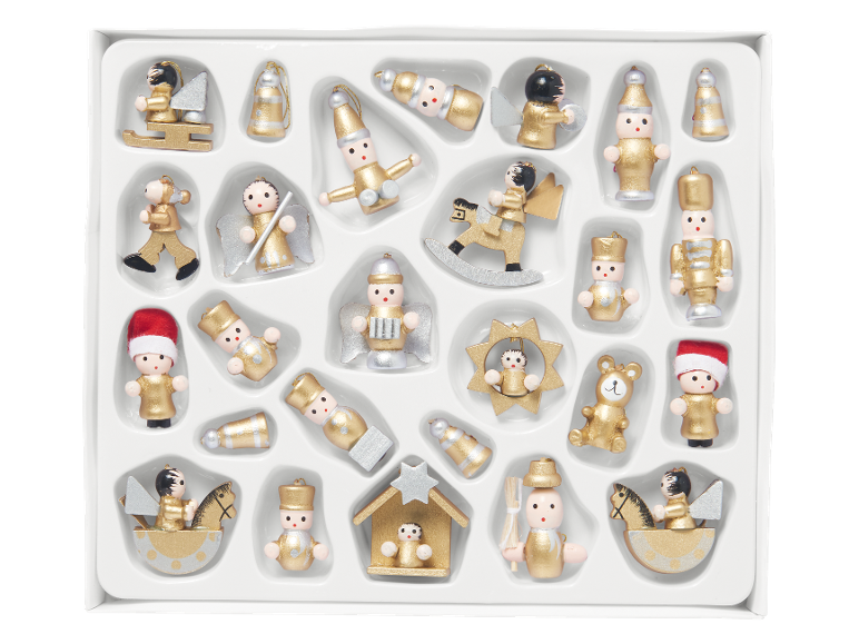 Set houten kerstboomornamenten, inclusief engelen, notenkrakers en hobbelpaarden, in goud en zilver.