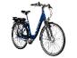 Blauwe Zündapp elektrische fiets met bagagedrager en verlichting.