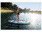 Vrouw paddleboardend op een meer, met tekst '10'4' ALLROUND' op het board.