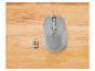 Grijze TRONIC draadloze muis en USB-ontvanger op een houten tafel.