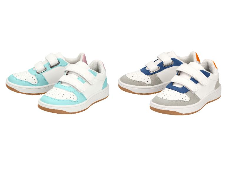 Twee paar kindersneakers met klittenband: turquoise-wit en marineblauw-grijs.