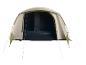 Kampeertent met open ingang en interieur.