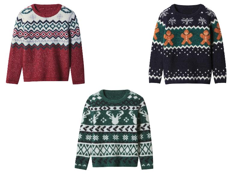 Drie kersttruien met feestelijke patronen, waaronder rendieren en peperkoekmannetjes.