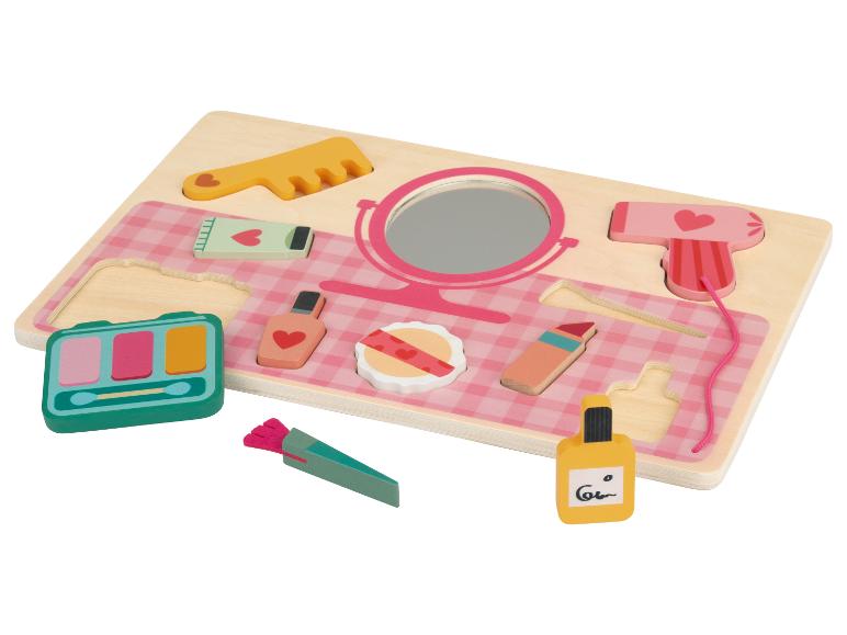 Houten make-up en haarstyling speelset met spiegel, kam, föhn en cosmetica.