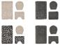 Vier sets badmatten: twee beige, twee grijze, één met luipaardprint en één effen beige.