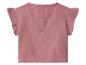 Roze babyblouse met ruchesmouwen en knoopjes in de nek.