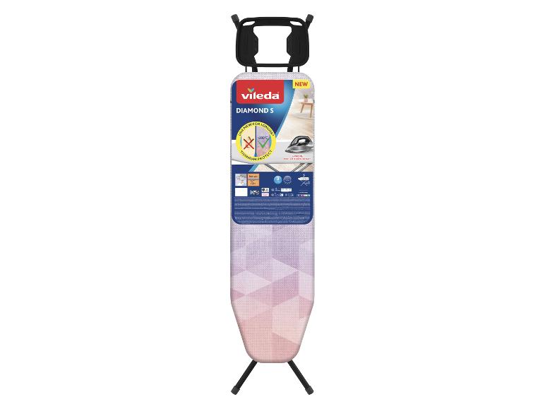 Strijkplank met geometrisch patroon, titanium bescherming en kinderveiligheid.