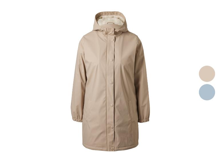 Beige regenjas met capuchon en lichte voering, met twee kleuropties.