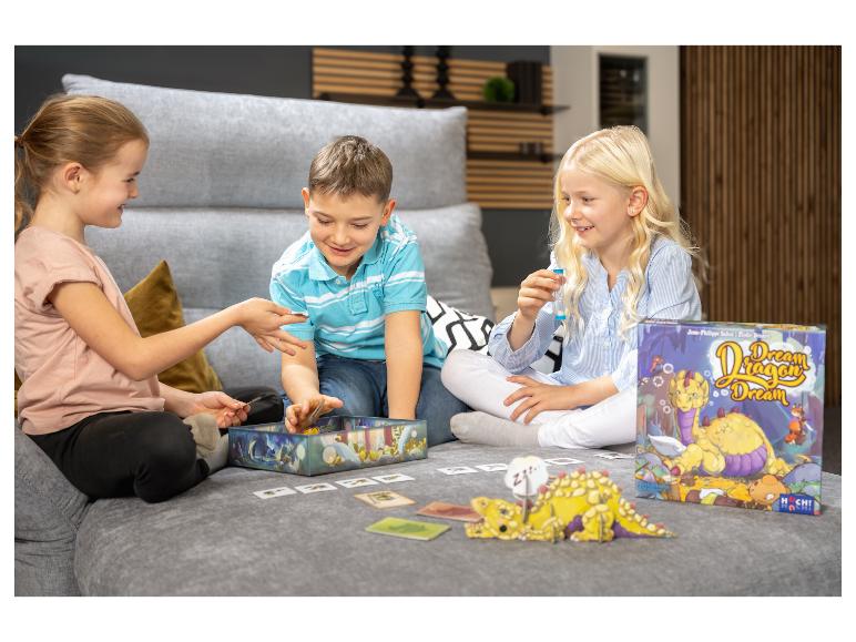 Kinderen spelen het bordspel Dream Dragon Dream van HUCH!