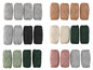 Garenbollen in diverse kleuren, waaronder grijs, beige, zwart, wit en groen.