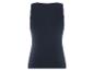 Een donkerblauw, mouwloos topje.