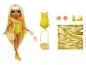 Pop, badpak, zonnebril en gele accessoires. Zomer thema.
