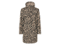 Lange jas met luipaardprint.