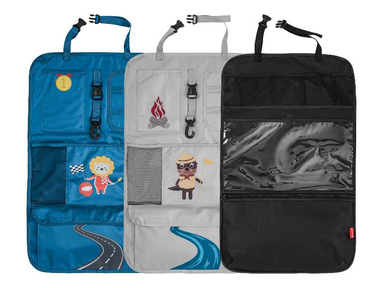 Drie autostoel organizers met verschillende ontwerpen, inclusief een met een raceauto thema.