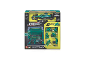 Racespeelset met groene die-cast auto, garage en 6 pitcrew-figuren.