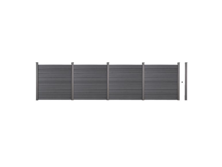 Grijs schuttingpaneel met horizontale lamellen en verticale palen, met een extra paal.