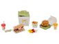 Houten fastfood speelset met burger, friet en drankjes.